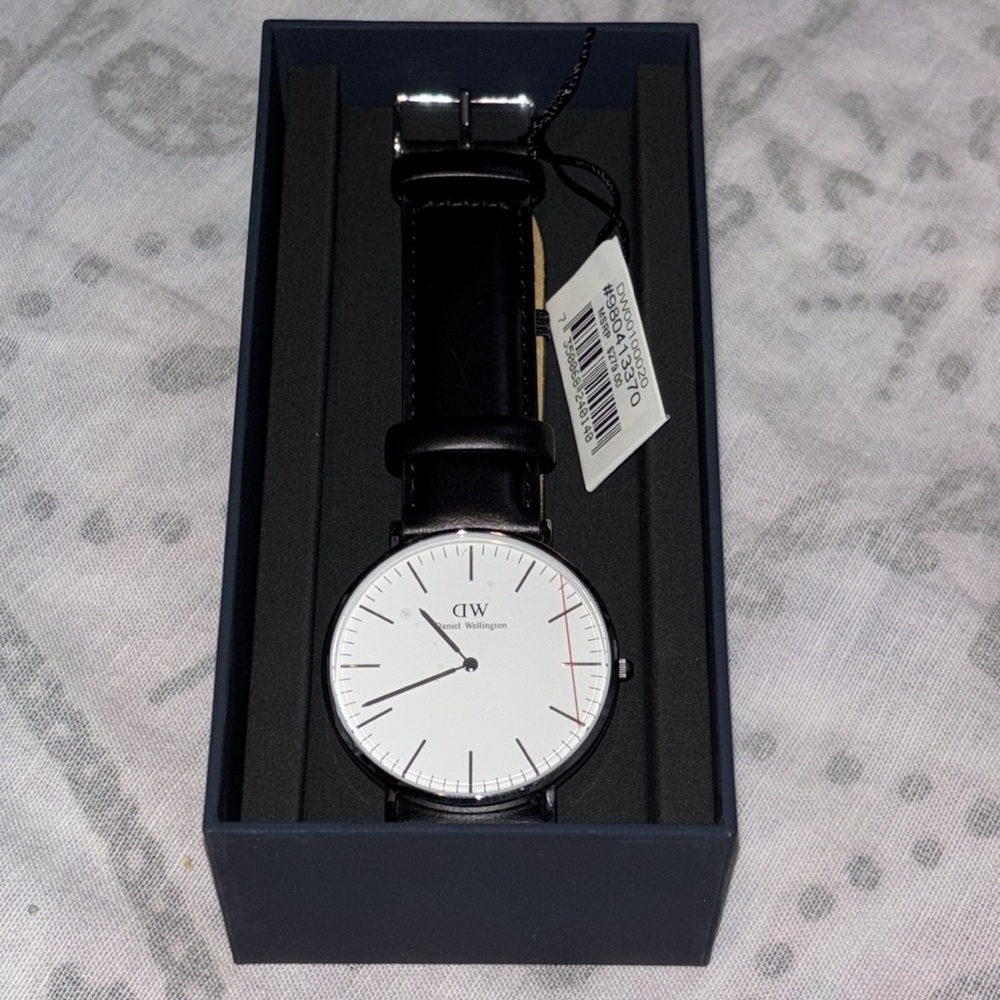 NEW Daniel Wellington Classic Sheffield Silver 40 mm Black Leather Watch